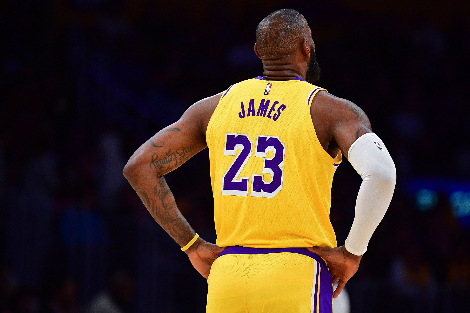 28quan-关于詹姆斯焦点对战，穆雷与40激战澳大利亚队分钟，重返赛场胜负难料！热度持续攀升的信息