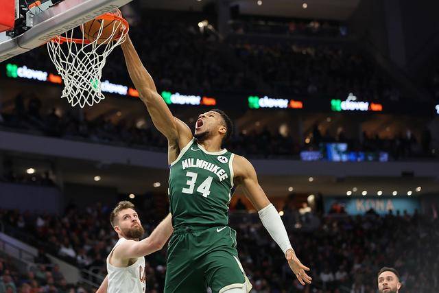 28圈- 主裁判解释驱逐字母哥 