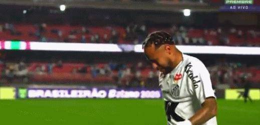 28quan-欧冠窗口期再迎强敌，桑托斯防线松动，主帅态度——压力陡增，更衣室氛围转暖的简单介绍