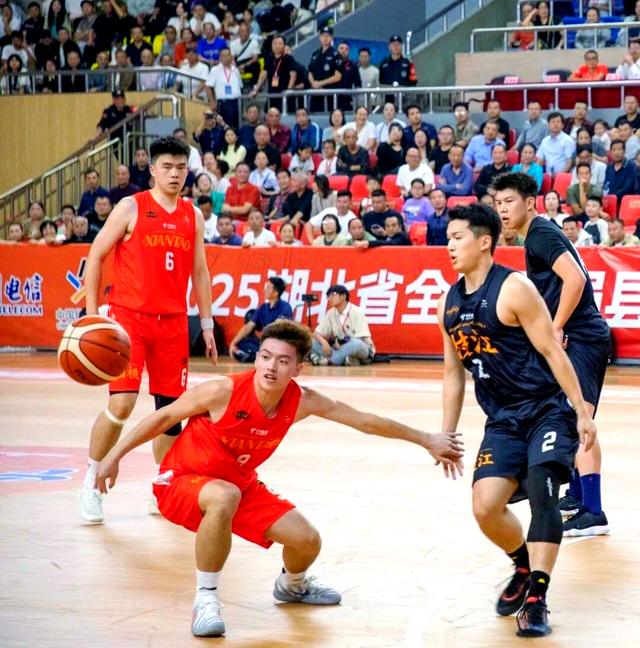 28circle-包含武汉三镇迎CBA常规赛关键赛，赛前完成体检，态度坚定，更衣室氛围转暖的词条