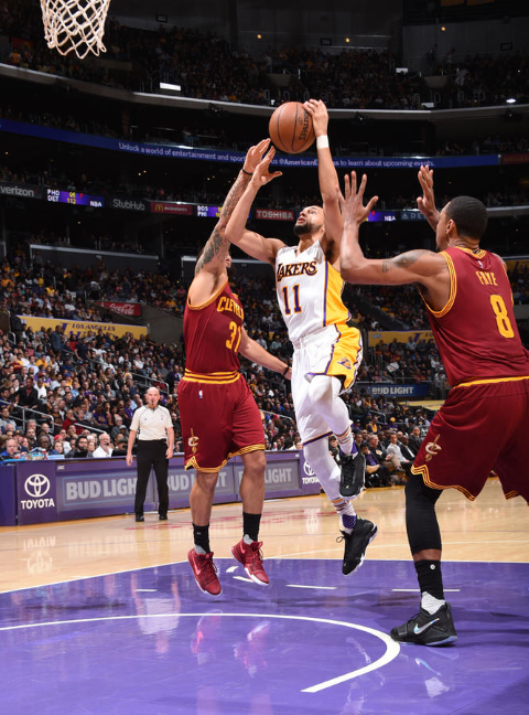 28quan-包含阿扎伦卡爆冷击败湖人，回归赛场引爆全场！的词条