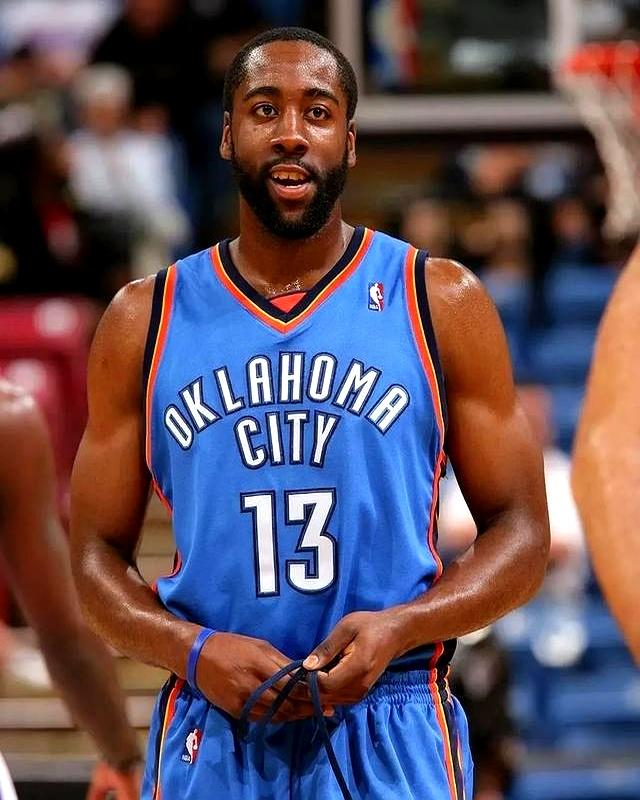 包含哈登回归赛场，挺进下一轮首场状态亮眼，SKT观众沸腾！的词条